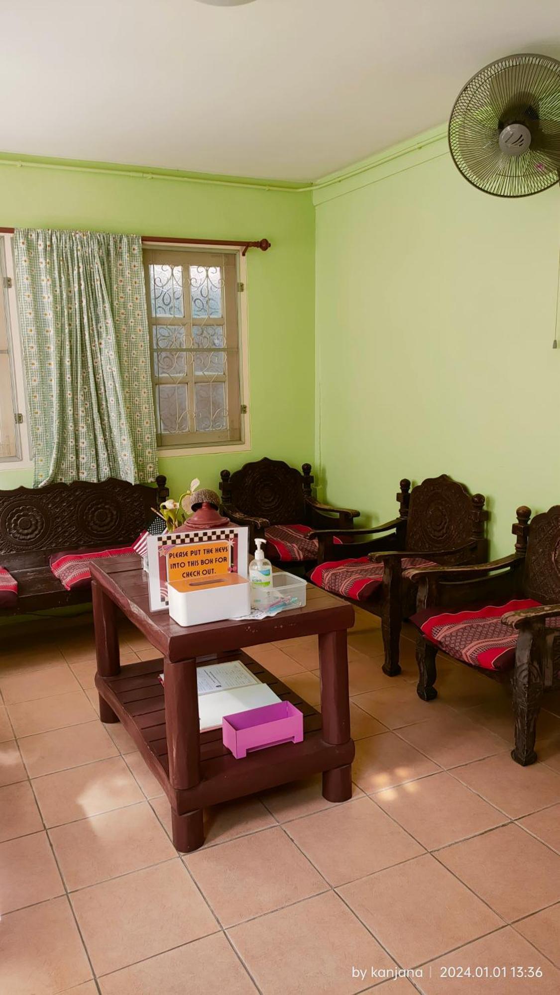 Home Stay At Tapae Chiang Mai Bagian luar foto