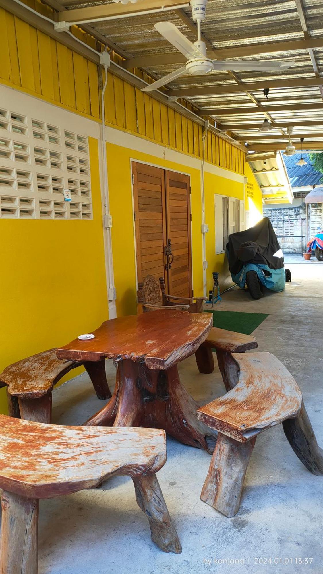 Home Stay At Tapae Chiang Mai Bagian luar foto