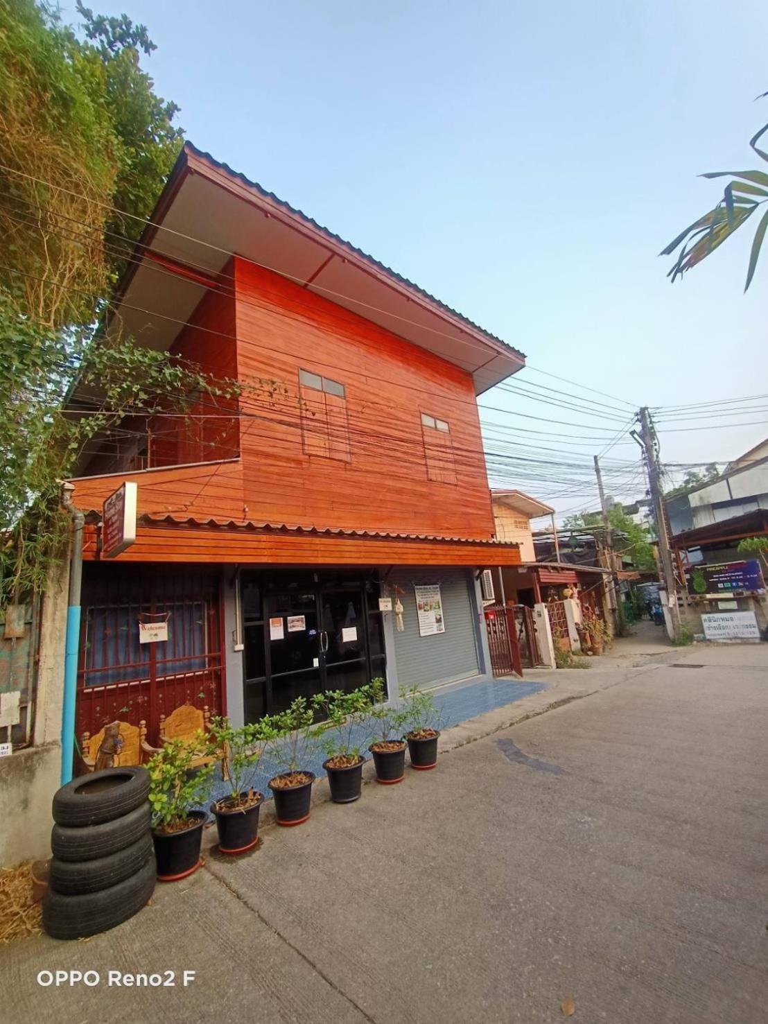 Home Stay At Tapae Chiang Mai Bagian luar foto